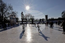 Ледена пързалка „Айс парк”