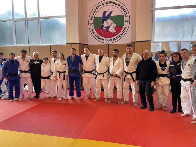 Над 250 млади таланти се включиха в коледния лагер по джудо в София, организиран от клуб "Топалов"