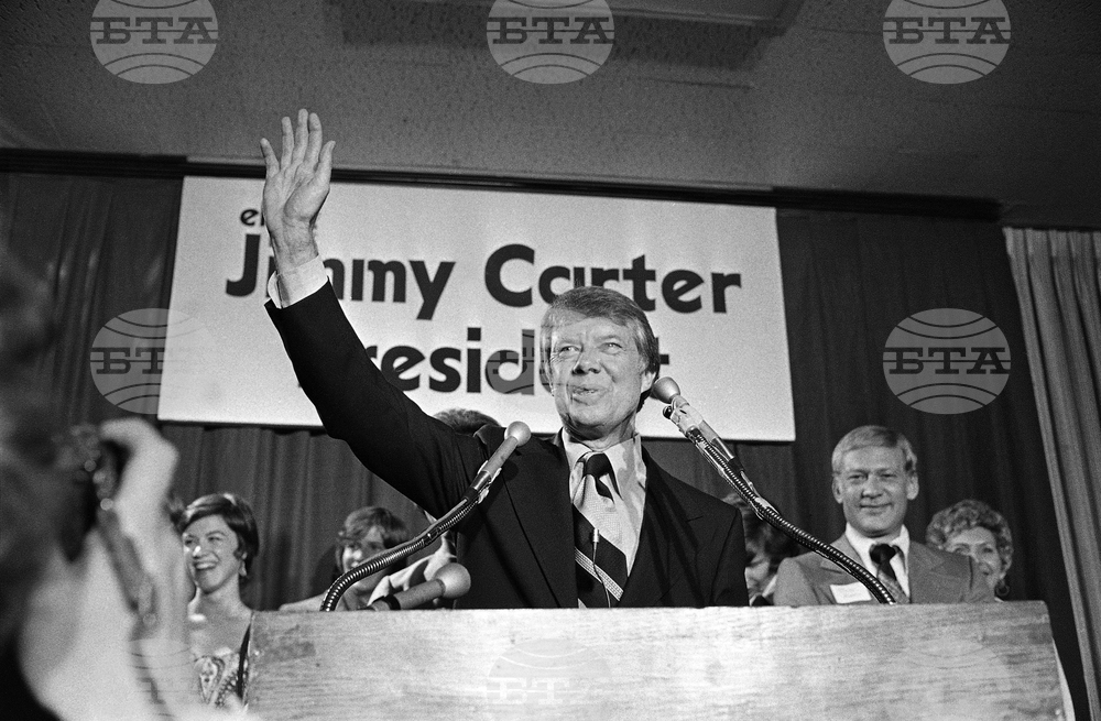 Има нужда от повече хора като миротвореца Джими Картър, отбелязват западни издания след кончината на най-дълголетния президент на САЩ