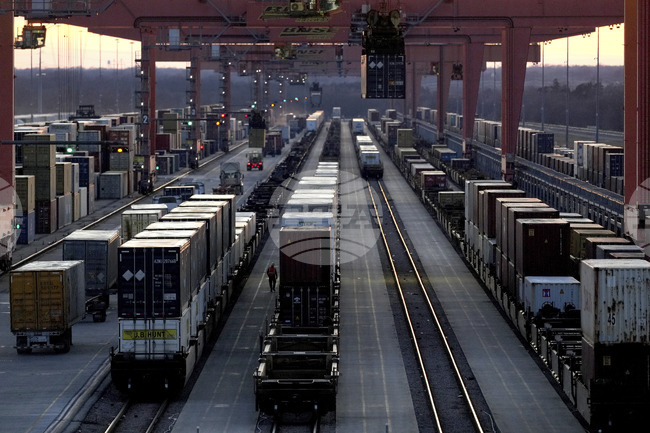 Външнотърговският дефицит на САЩ расте през ноември