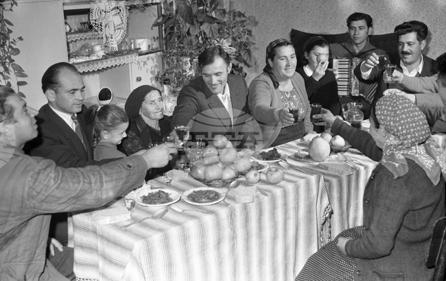 Посрещане на Нова година в село Скрино през 1960 година