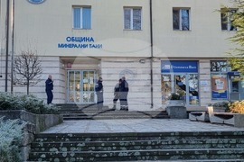 Минерални бани - Община - сграда - сигнал за поставено взривно устройство