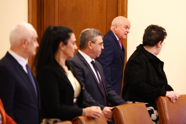 Внасяме специален законопроект за събиране на приходите и изразходване на разходите до приемането на държавния бюджет, заяви премиерът Главчев