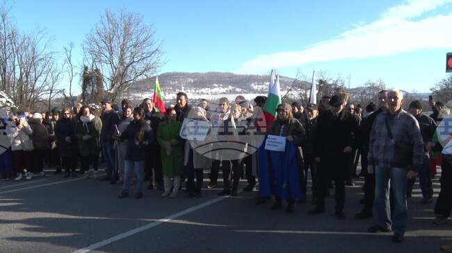 Village Mayors, Residents in Lovech Region Protest Against Power Outages