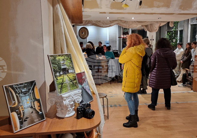 Настоящи и бивши възпитаници на варненската школа „Дедал“ се събраха за обмяна на опит и сборна изложба