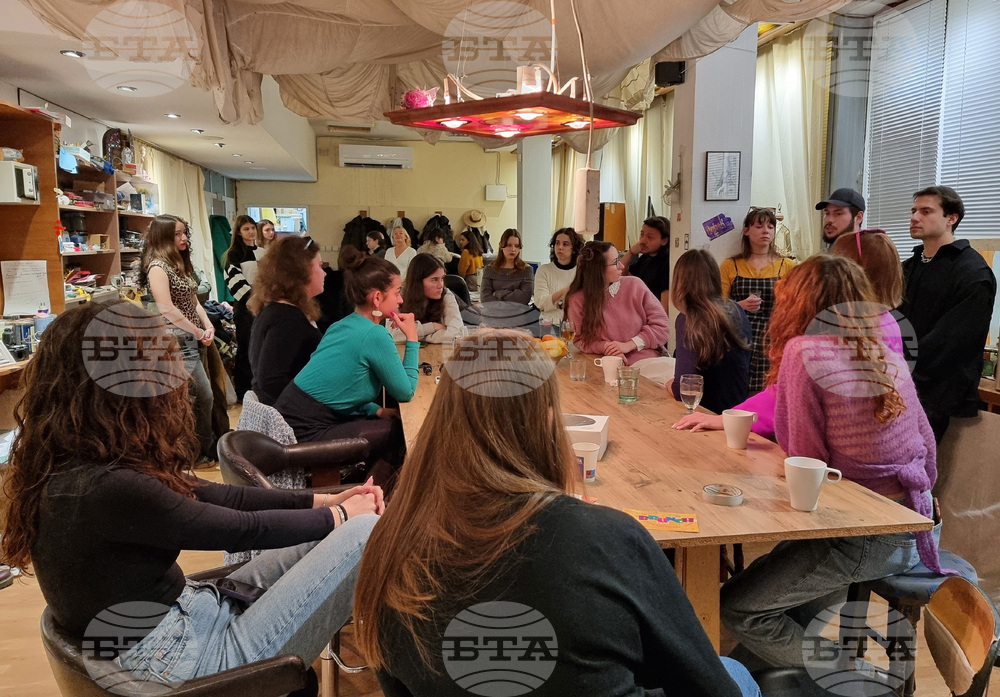 Варна - школа „Дедал“ - годишна среща - сборна изложба