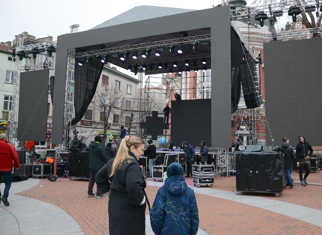 Варна посреща Нова година с концерт на открито с британската група East 17 