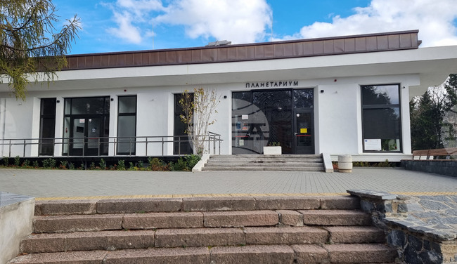 Наградиха с почетни грамоти първия директор и конструктора на Планетариума в Смолян