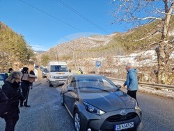 Село Забърдо - главен път Асеновград - Чепеларе - молебен