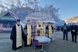 Село Забърдо - главен път Асеновград - Чепеларе - молебен