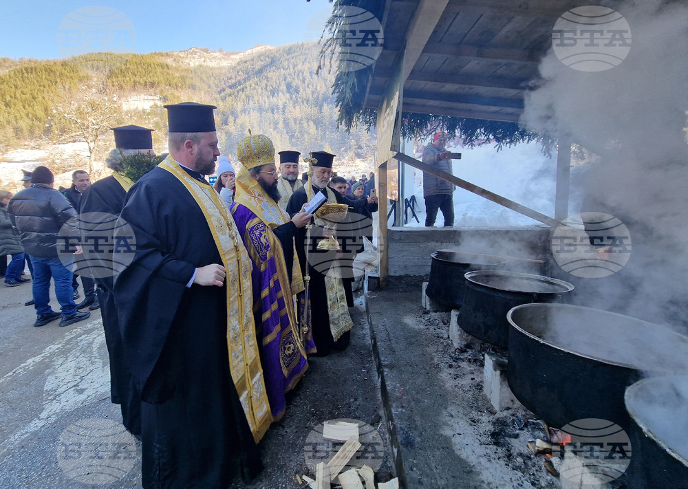 Село Забърдо - главен път Асеновград - Чепеларе - молебен