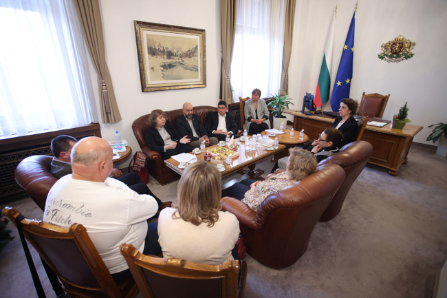 Председателят на Народното събрание Наталия Киселова се срещна с медици от МБАЛ „Национална кардиологична болница“, които са против преструктурирането на болницата