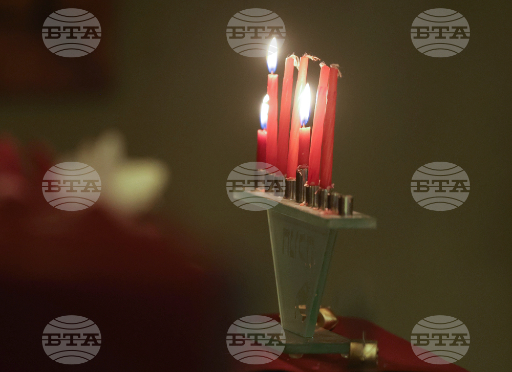 Централна Софийска синагога - запалването на шестата свещ на Ханука - церемония