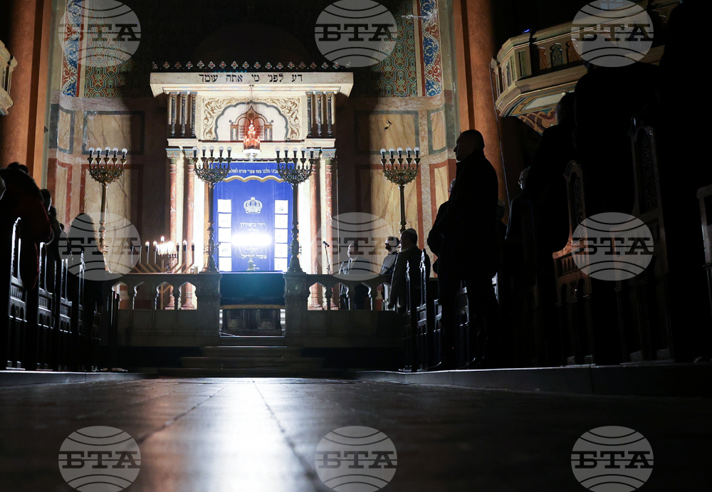 Централна Софийска синагога - запалването на шестата свещ на Ханука - церемония