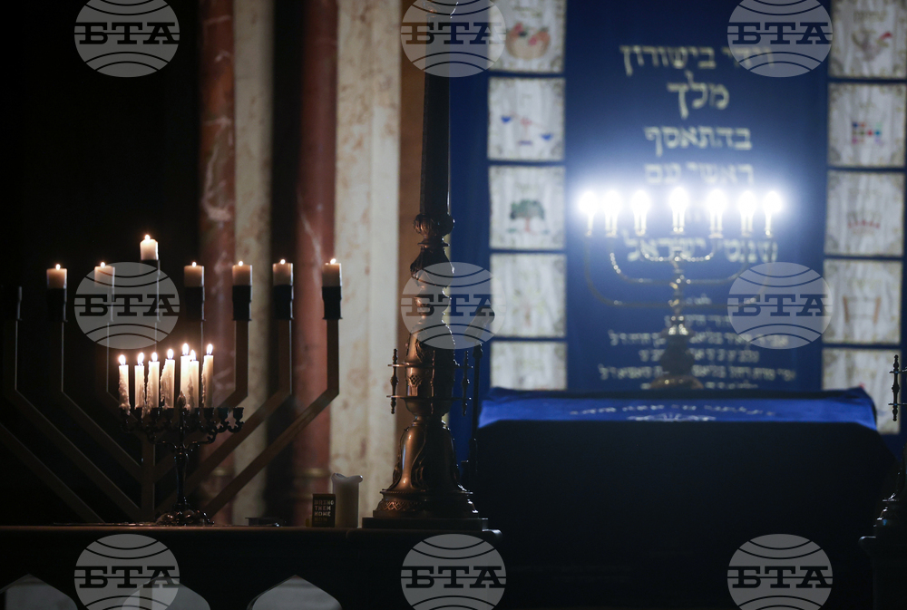 Централна Софийска синагога - запалването на шестата свещ на Ханука - церемония