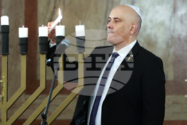 Централна Софийска синагога - запалването на шестата свещ на Ханука - церемония