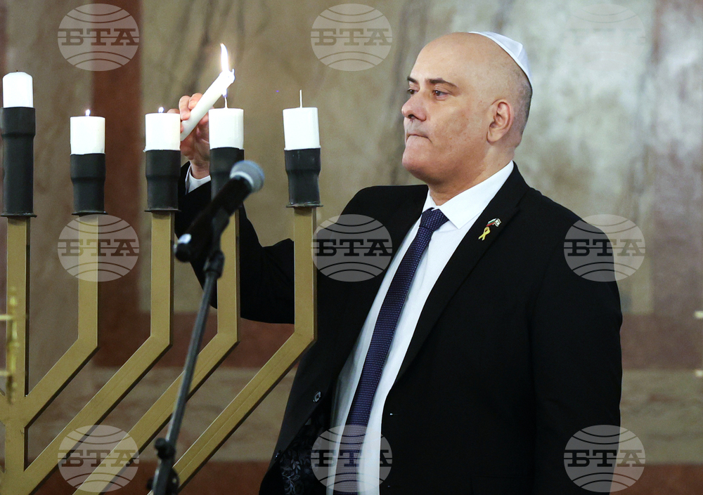 Централна Софийска синагога - запалването на шестата свещ на Ханука - церемония