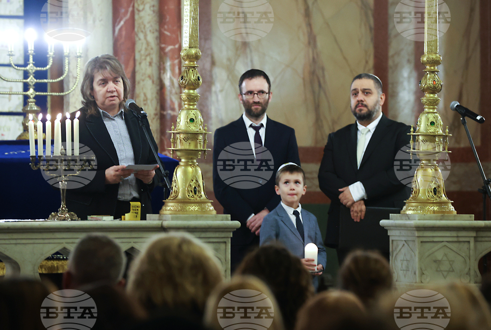 Централна Софийска синагога - запалването на шестата свещ на Ханука - церемония
