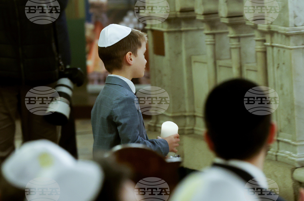 Централна Софийска синагога - запалването на шестата свещ на Ханука - церемония