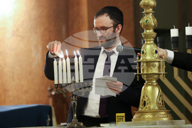 Централна Софийска синагога - запалването на шестата свещ на Ханука - церемония