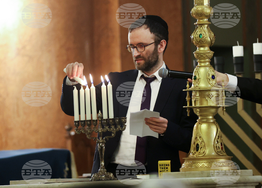 Централна Софийска синагога - запалването на шестата свещ на Ханука - церемония