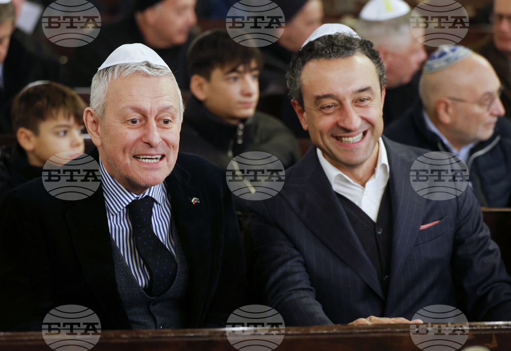 Централна Софийска синагога - запалването на шестата свещ на Ханука - церемония