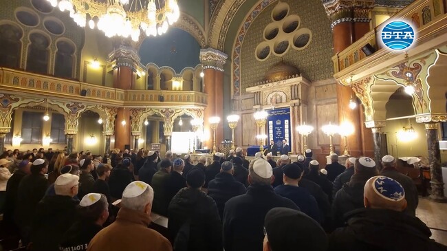С послание за мир и светлина в Централната Софийска синагога се състоя официалната церемония по запалването на шестата свещ на Ханука