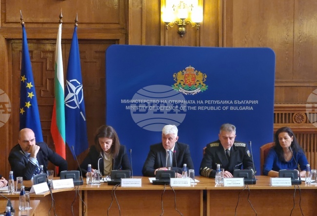 МО - ръководство - пресконференция