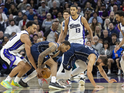 Mavericks Kings Basketball
