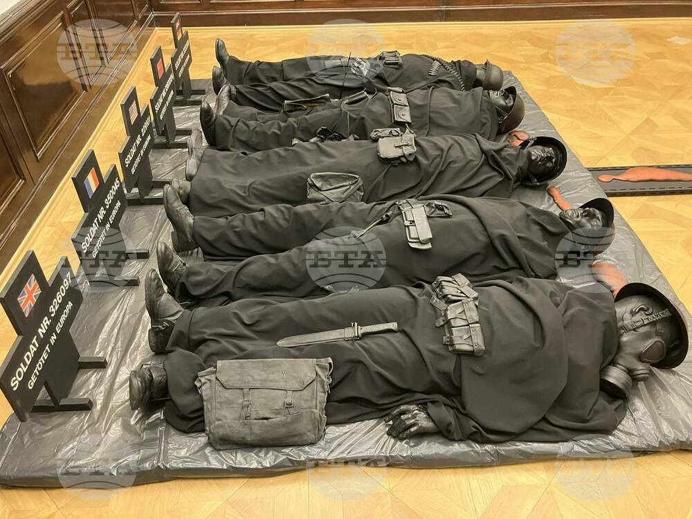 Кураторите Ярослава Бубнова и Николай Ущавалийски показват в изложба страданието от войната