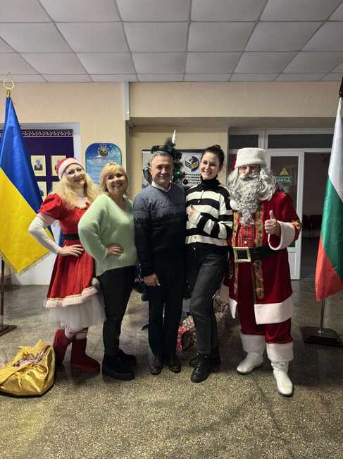 Неделно училище „Българска светлица“ поздравява българите в Украйна и по света за Новата 2025 година
