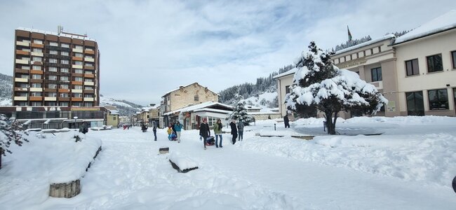 Чепеларе посреща новата 2025 година с нов облик на централната си градска част