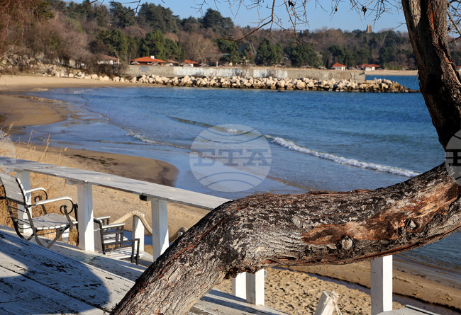 Морската вода и брегът в курортите край Варна са чисти, съобщиха от областната администрация