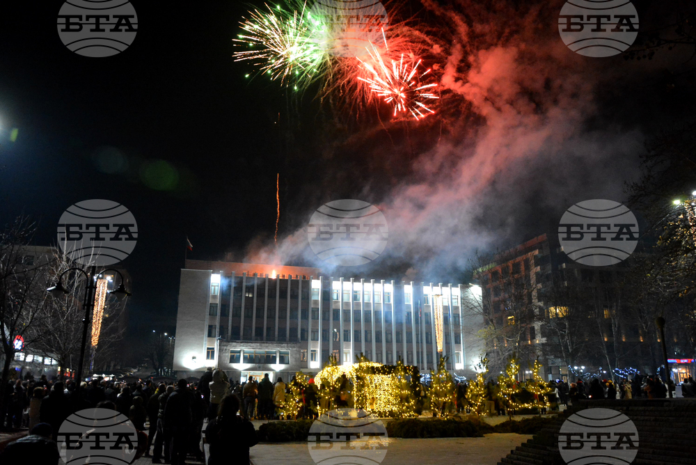 С концерти на градските площади и празнична заря в Хасково, Димитровград и Харманли ще бъде посрещната Нова година