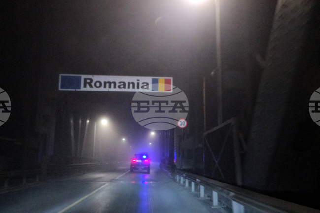 Румънските гранични полицаи в Гюргево откриха 20 сирийски граждани без документи за пътуване в два автобуса