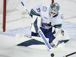 Canucks Flames Hockey
