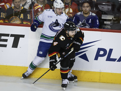 Canucks Flames Hockey