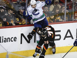 Canucks Flames Hockey