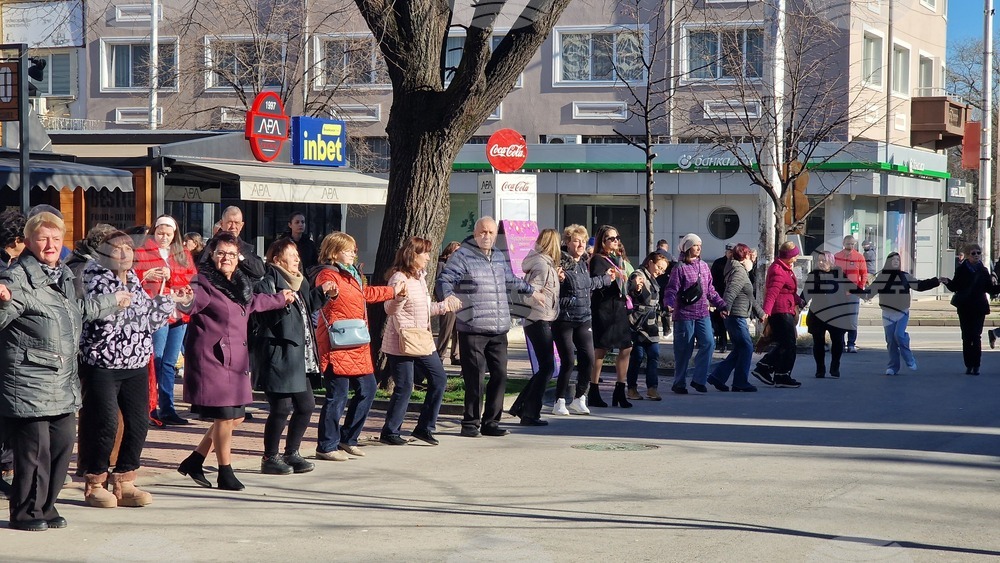 Шумен - Късметлийско хоро - 1 януари