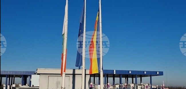 До една минута отнема заплащането на таксата за преминаване по „Дунав мост 2“ при Видин – Калафат след влизането в Шенген, каза директорът на дружеството, управляващо мостовото съоръжение