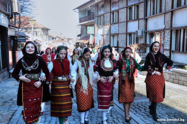 Община Банско: Да е здрава, мирна и спорна Новата 2025 година