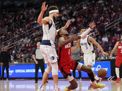 Mavericks Rockets Basketball