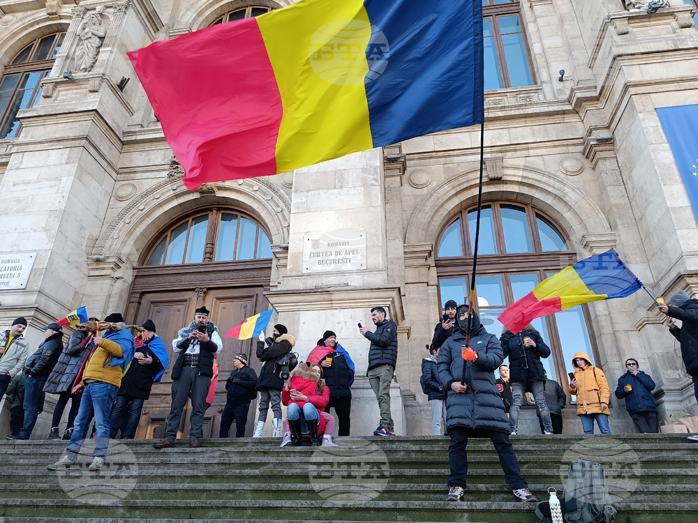 Some 30 Citizens Protest against Annulment of Presidential Elections in Romania