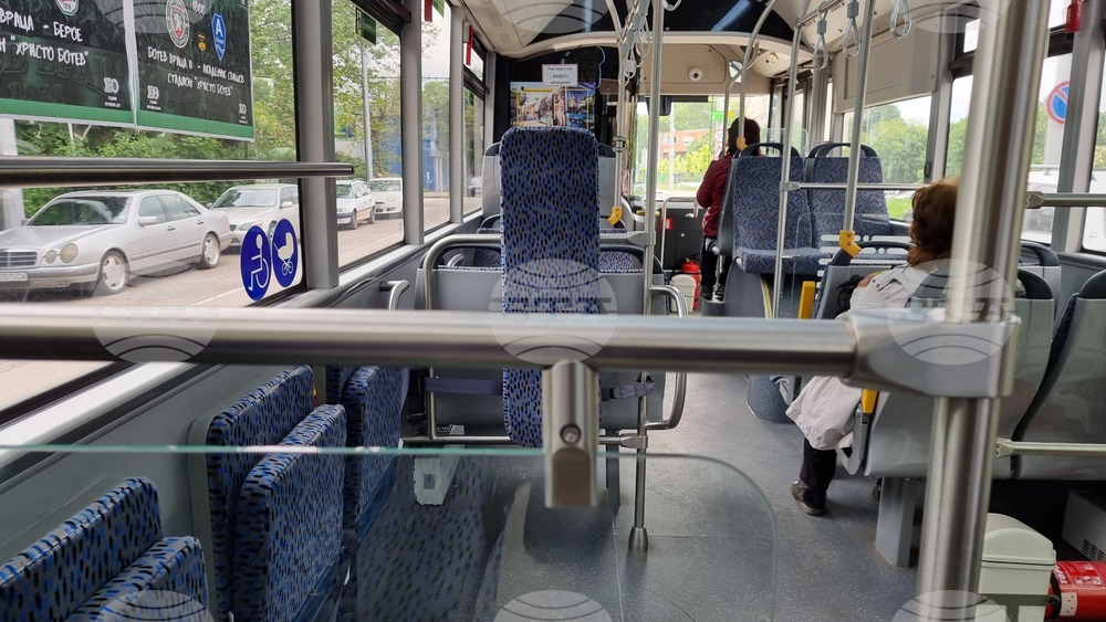 Пътуващите с градския транспорт във Враца ще могат да плащат и безконтактно след като новата система бъде напълно въведена в експлоатация, заяви зам.-кметът Цветан Стоичков