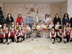 Шумен - сурвакари - Детска градина "Звънче"