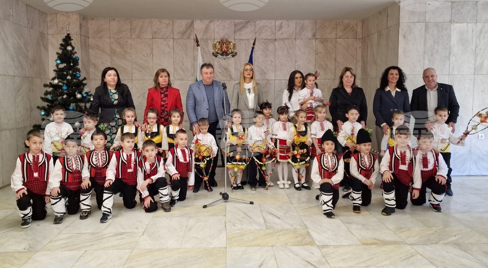 Шумен - сурвакари - Детска градина "Звънче"