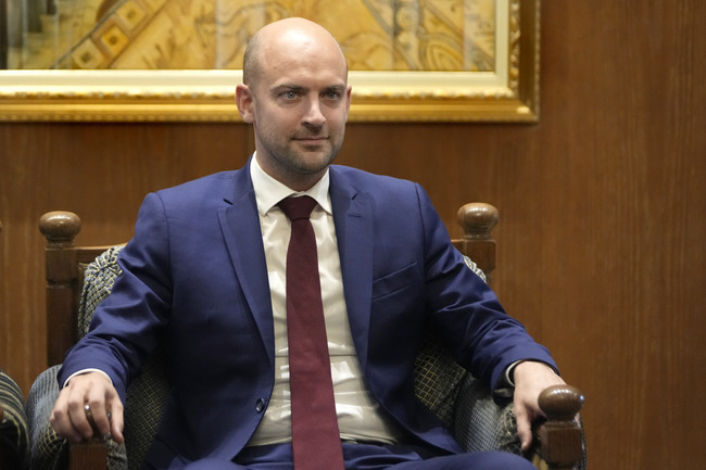 ЕС не може да позволи на никоя държава да заплашва суверенните граници на страна член, заяви Париж по повод коментари на Тръмп