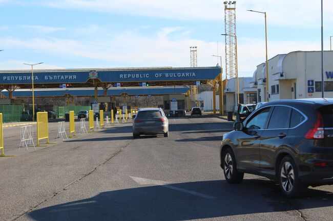 Задържана е 43-годишна жена от Поморие за участие като куриер в телефонна измама, съобщиха от полицията