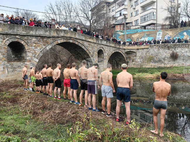В Дряново ще бъде извършен ритуал по спасяване на кръста на Богоявление