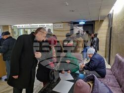 Община Благоевград: Започна подаването документи за открита площ за продажба на мартеници в Благоевград. Кметът Илко Стоянов се срещна с хората, за да се увери, че процесът по прием протича нормално